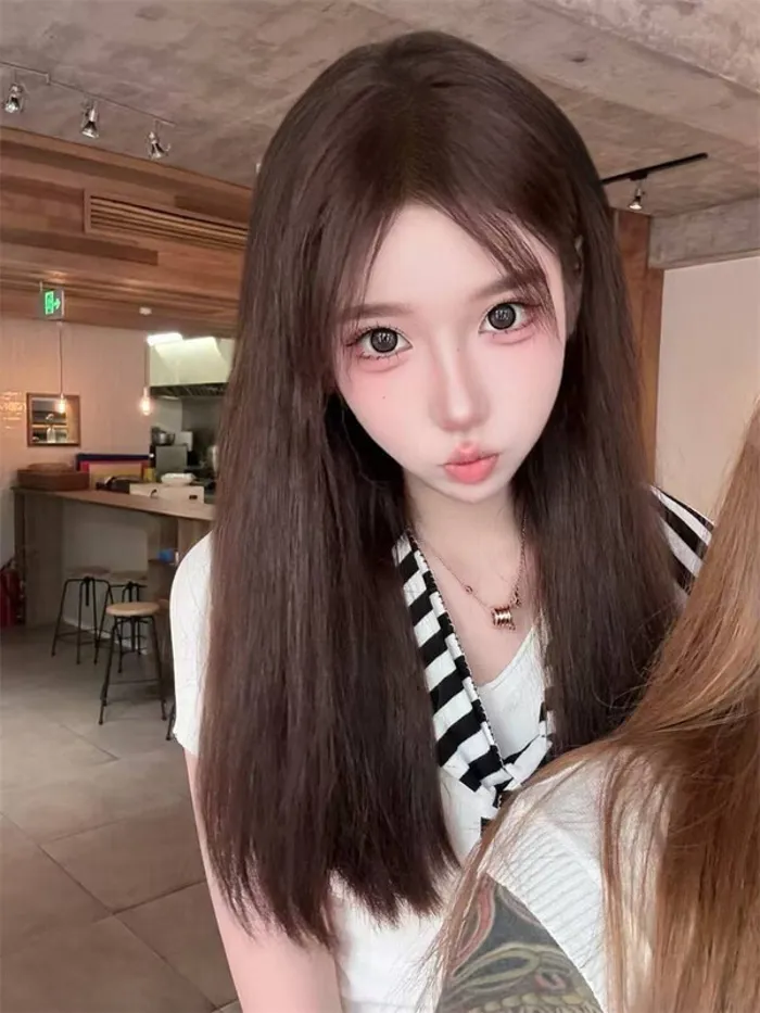 成都の御公室双修少女、人前は抖音で美人を語る网红娘さん、密室では甘えて爱おしい子供に变身！【ライブ配信限定】