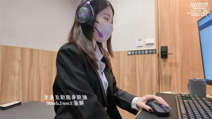 かわいい美人『Jennie』と高校の先輩が制服を着て学生時代を振り返る！