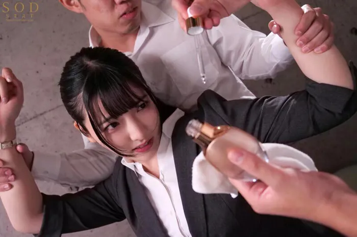 え？彼女に敏感度倍増液を飲ませるの！？足を開いて縛られ固定される、体内には振動棒が仕込まれている[ライブ配信限定]