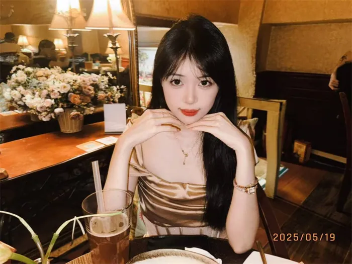 杭州の旦那様とのリアルな美女お姉さんとのライブ配信【手をつなぐシーンあり】