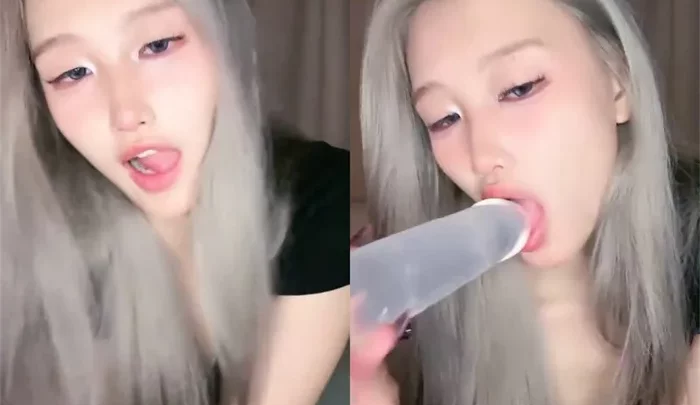 かわいい妹【小雨ちゃん】ちょっと熱いライブ配信、魅力的なヌードルームでの踊りと可愛い声で発言