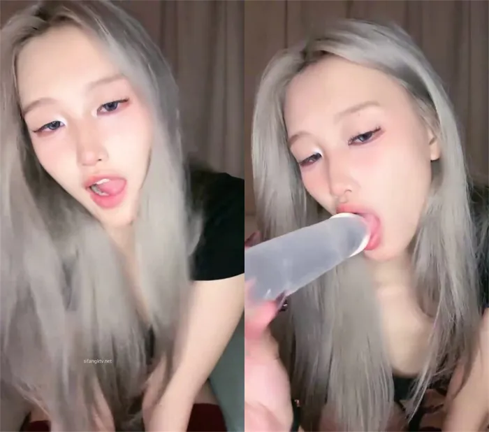 かわいい妹【小雨ちゃん】ちょっと熱いライブ配信、魅力的なヌードルームでの踊りと可愛い声で発言