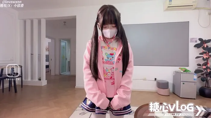 おでん棒による生放送での刺激的なペニーヨガ体位の実演