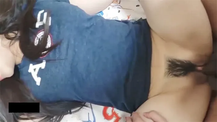 孤独な人妻、他者の妻はただの遊び!品格ある若妻が家で子育てを担当しながらも快楽に無関心。生放送映像 のスクリーンショット 1