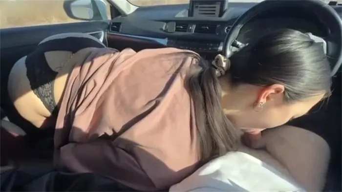 家にいるお嬢様の可愛いマッシュと巨尻が車での性行為を快楽に楽しむリアルライブ